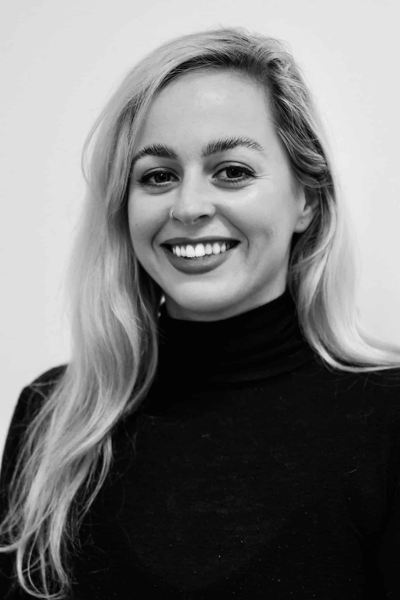 Chloe Commins Head Shot 23