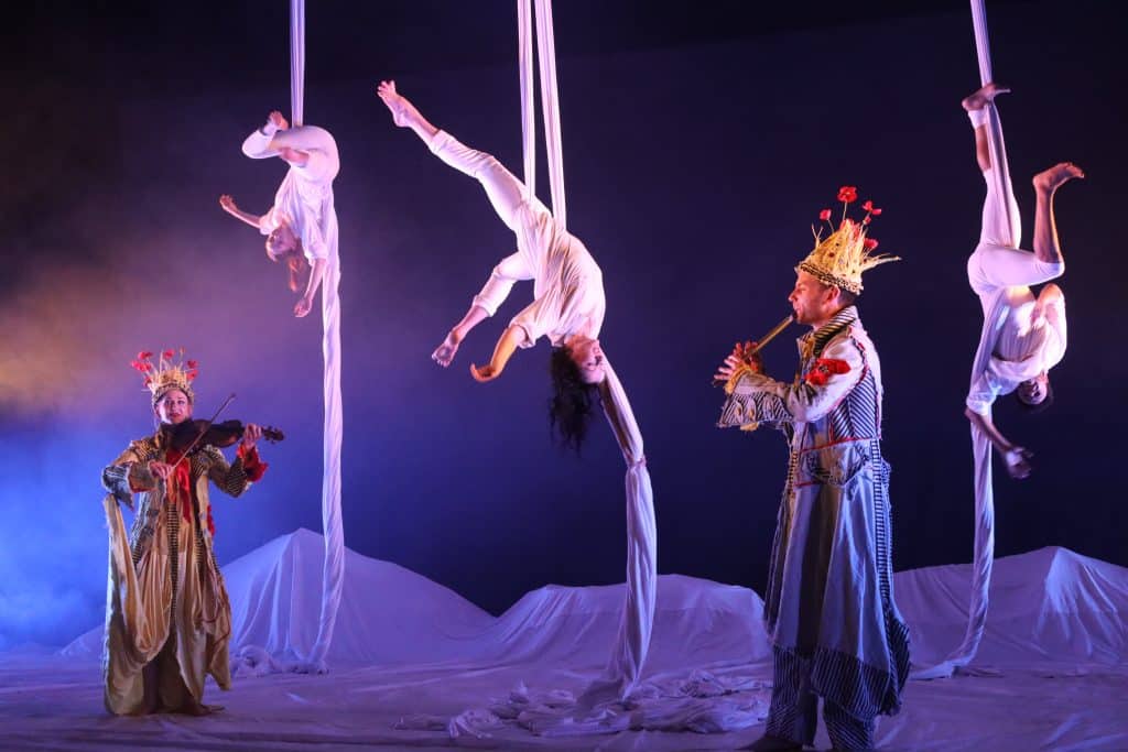 Whenthemoonspunround Photocredit Jymdaly Inphoto Thomasjohnston|taradunne|hannahscully|oranleong|rosiestebbing Siamsatiretheatre Fidgeetfeetceolceonnected 2023