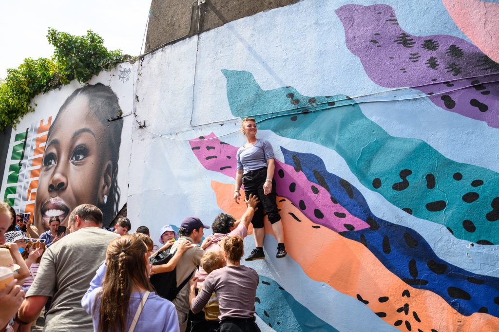 A Stroll On Our Shoulders By Cikada Circus Photograph Credit Abi Denniston Spraoi Waterford 2025